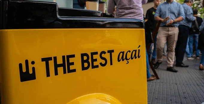 Ponto de venda The Best Açaí com comunicação visual da marca