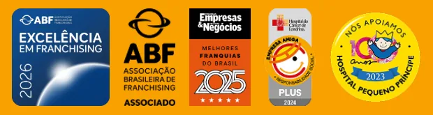 Selos: ABF Excelência em Franchising 2026, ABF Associado, Melhores Franquias do Brasil 2025 (PEGN), Empresa Amiga Plus 2024 do Hospital do Câncer de Londrina e Nós Apoiamos Hospital Pequeno Príncipe 2023
